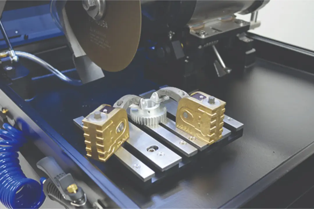 Photo of the PowerCut 10x accessory, vertical adjusting clamp